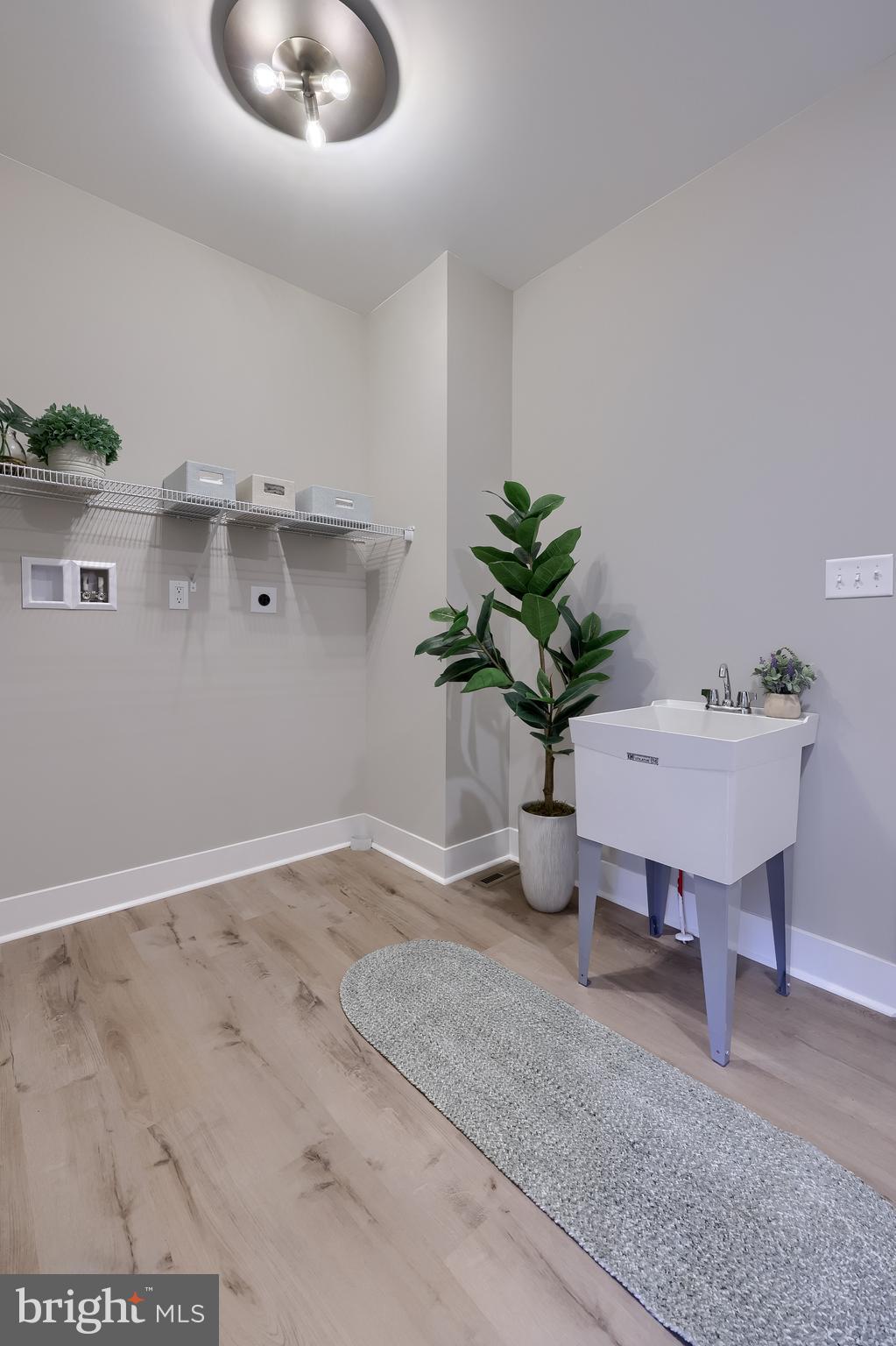 ROCKVILLE ESTATES - Residential