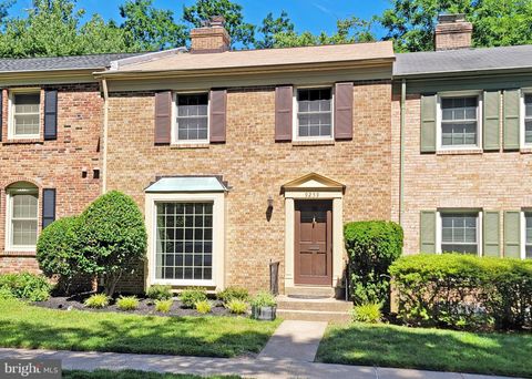 Photo of 9259 Bailey Lane, FAIRFAX, VA 22031 (MLS # VAFX2324150)