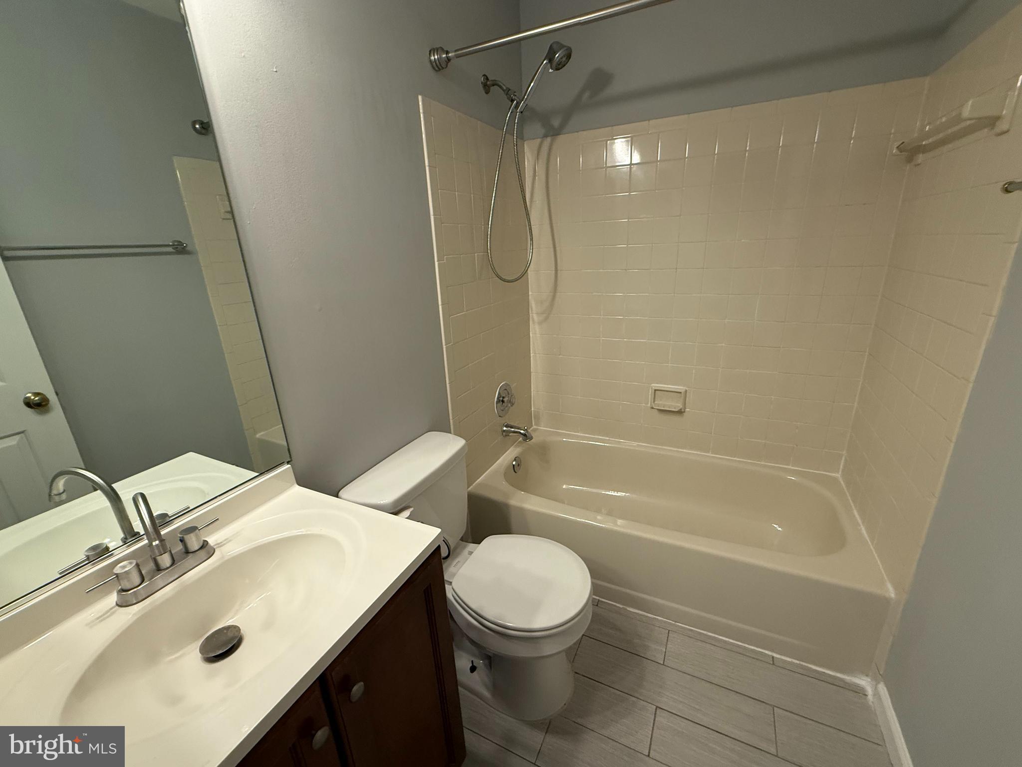 LAKE RIDGE - Residential Lease