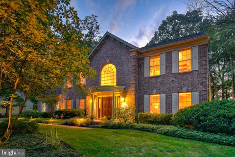 18 Newport Drive, Princeton Junction, NJ MLS: NJME2064864