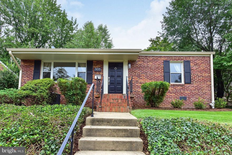 Lovely 3 bedroom, 1.5 bath rambler on quiet cul-de-sac behind George Washington Masonic Temple. Light-filled living room with fireplace perfect for fall evenings. The galley kitchen with stainless steel counters leads to the separate dining room for easy entertaining. Curl up with a good book or watch movies in the den. Large master with walk-in closet in rear of house. Walk to King St Metro.