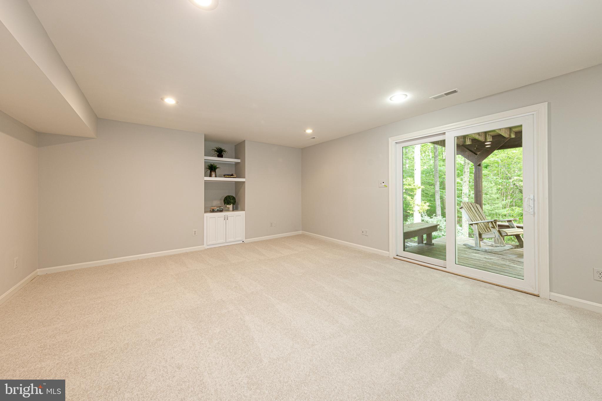 SOUTH RUN OAKS - Residential