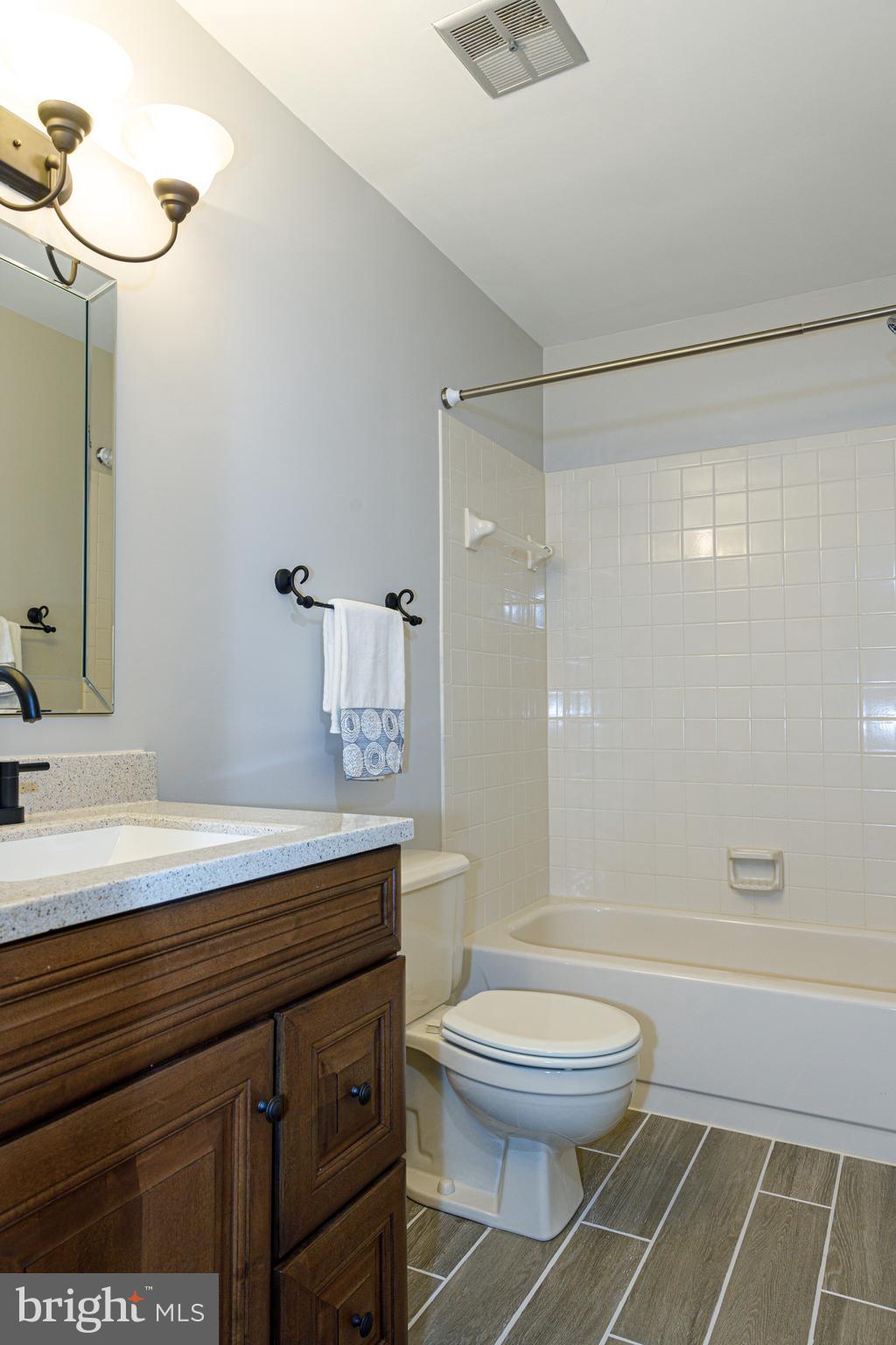 SOUTH RUN OAKS - Residential