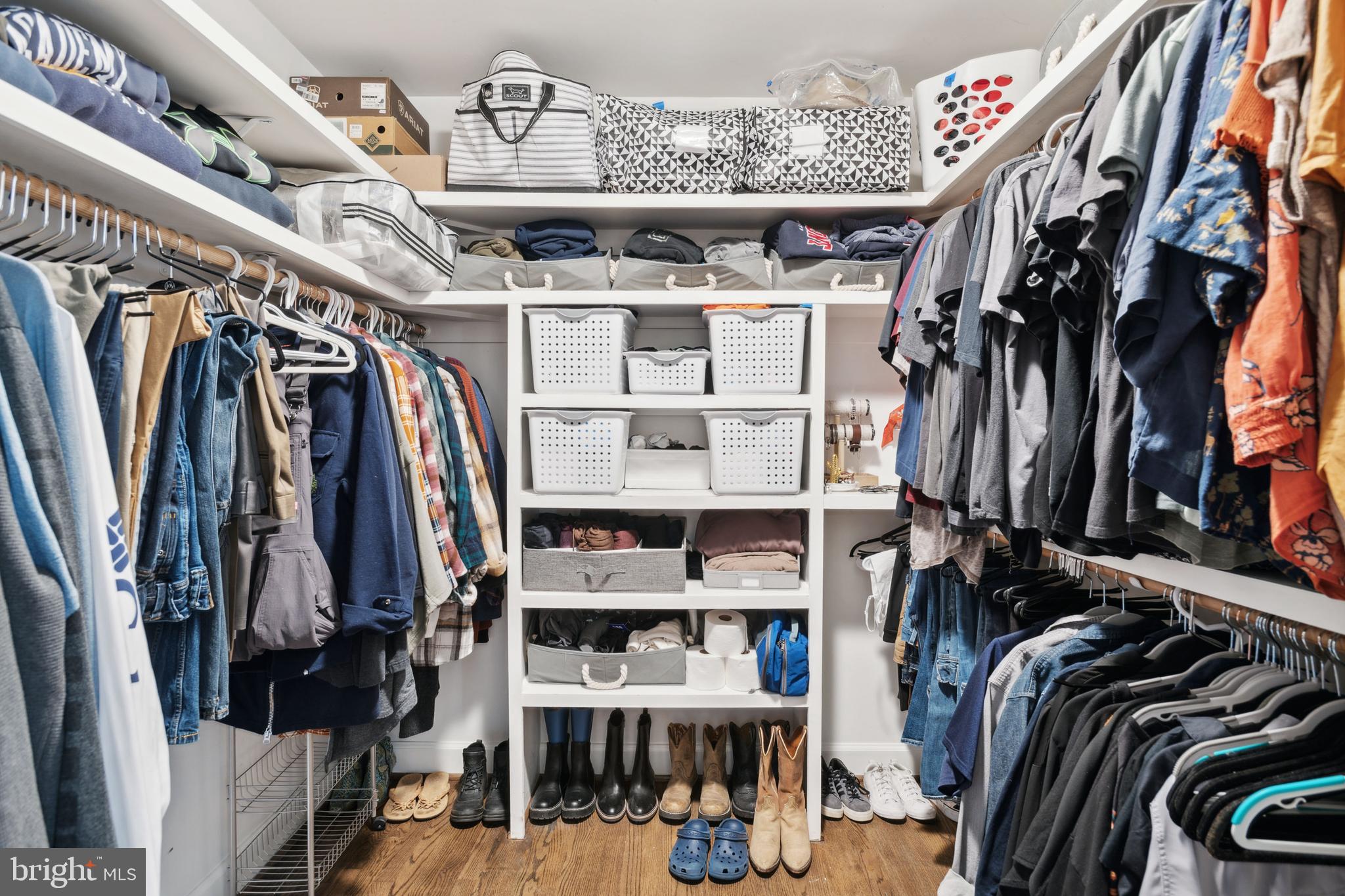 VIRGINIA OAKS - Residential