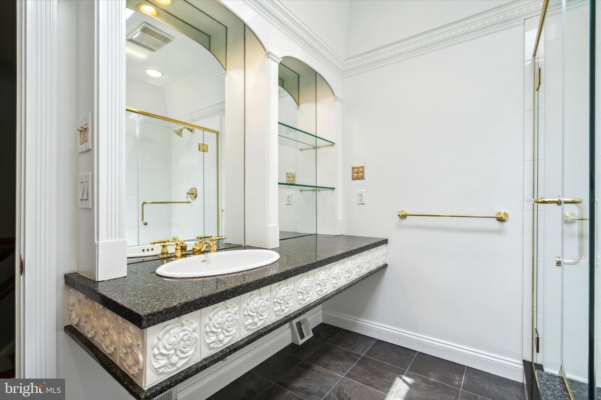 ROXBOROUGH - Residential Lease