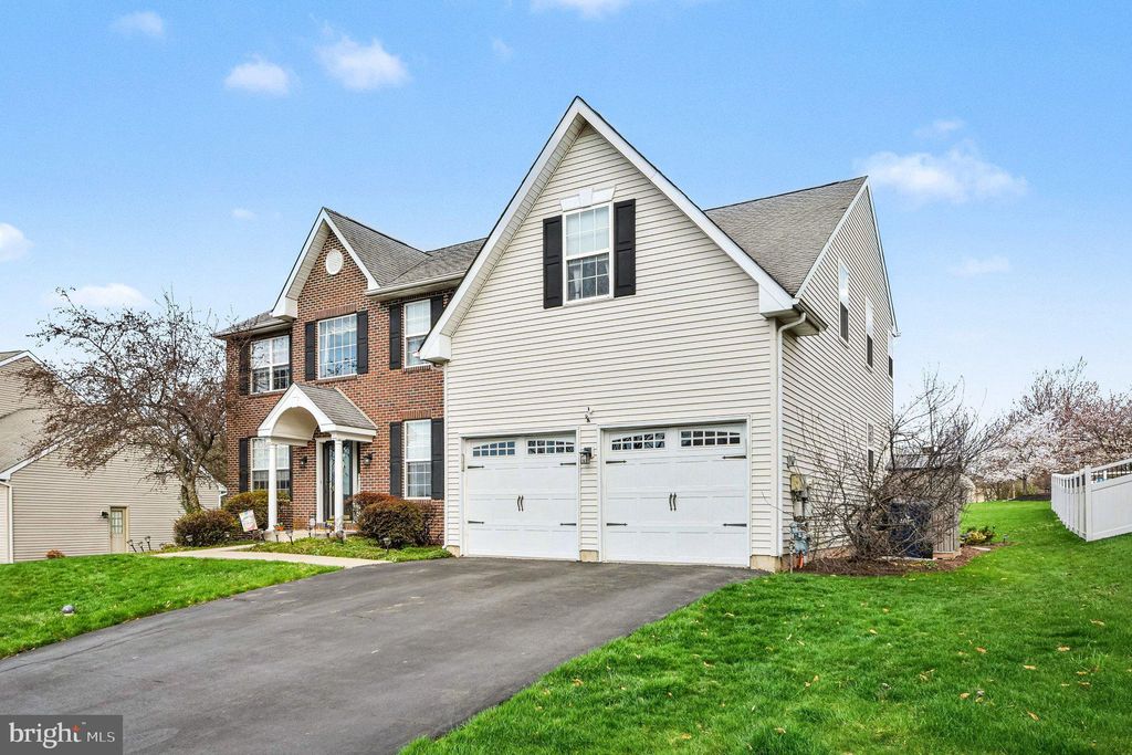 Photo of 42 Ashford Way, SCHWENKSVILLE, PA 19473 (MLS # PAMC2174094)