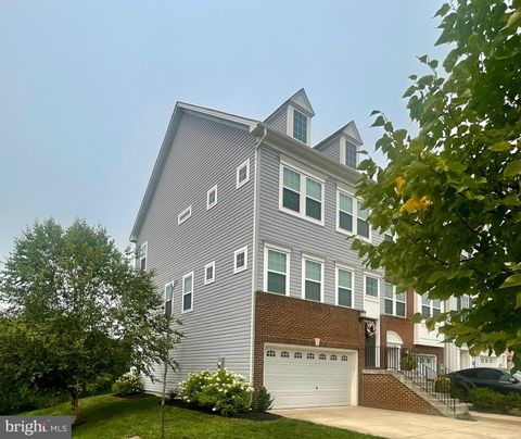 Townhouse For Sale - 8067 Trotters Chase<br/> ELLICOTT CITY, MD 21043