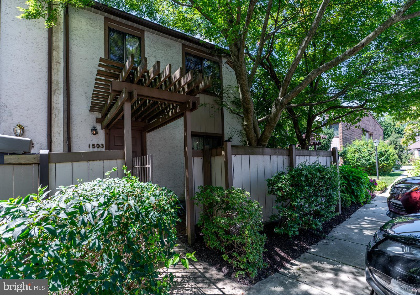 1503 LINDEN WAY