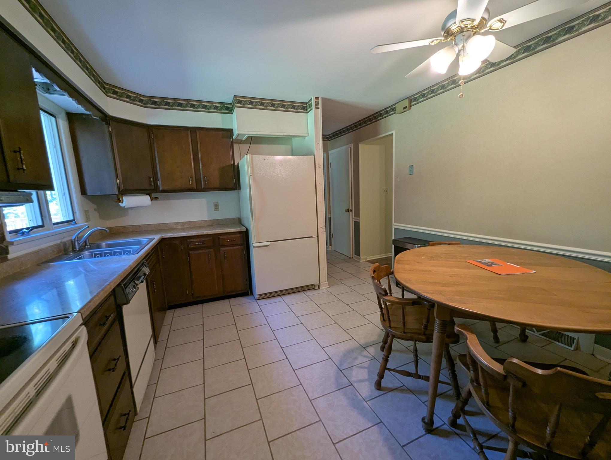 2408 DIXIE LANE