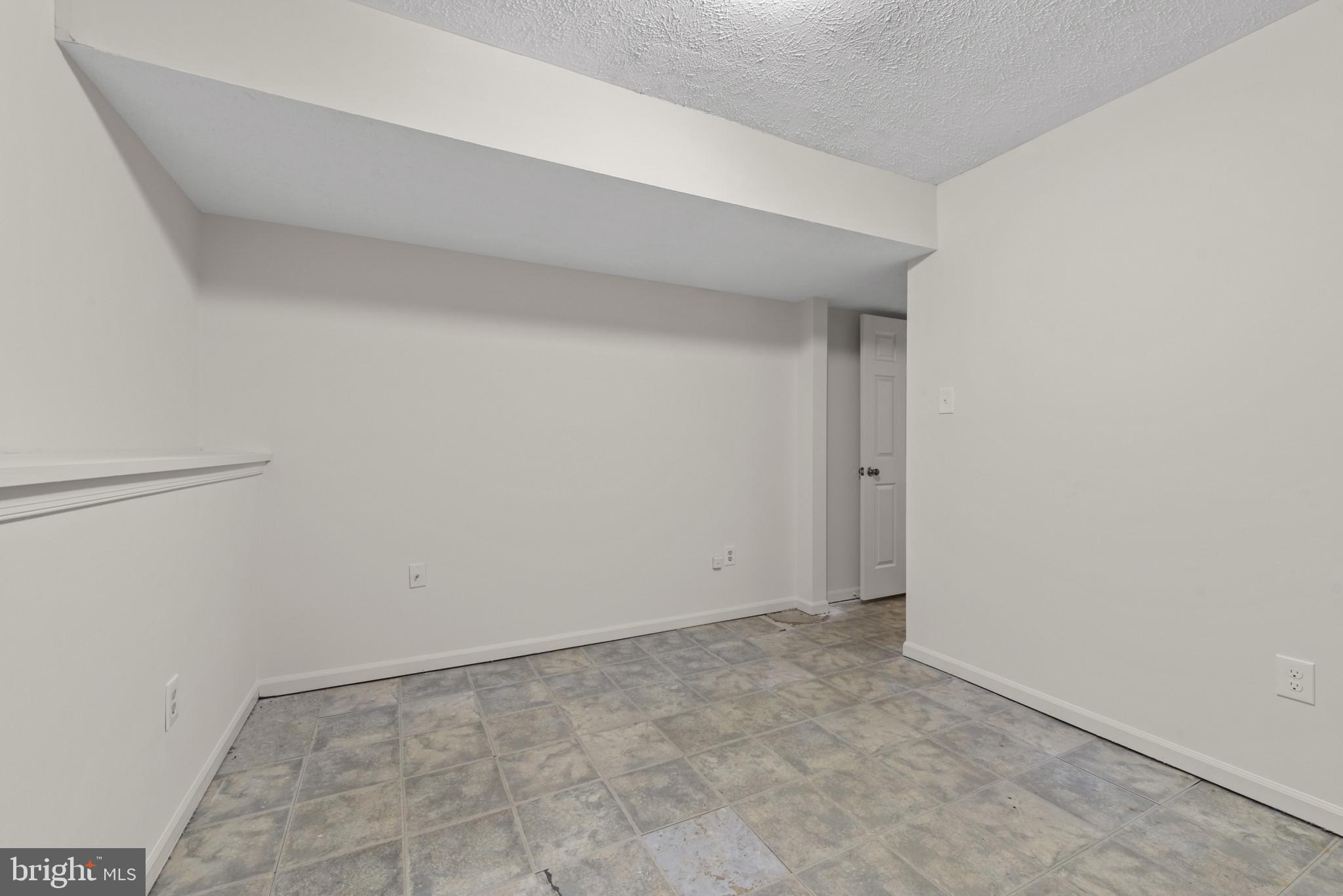 WHISPERING MEADOWS - Residential