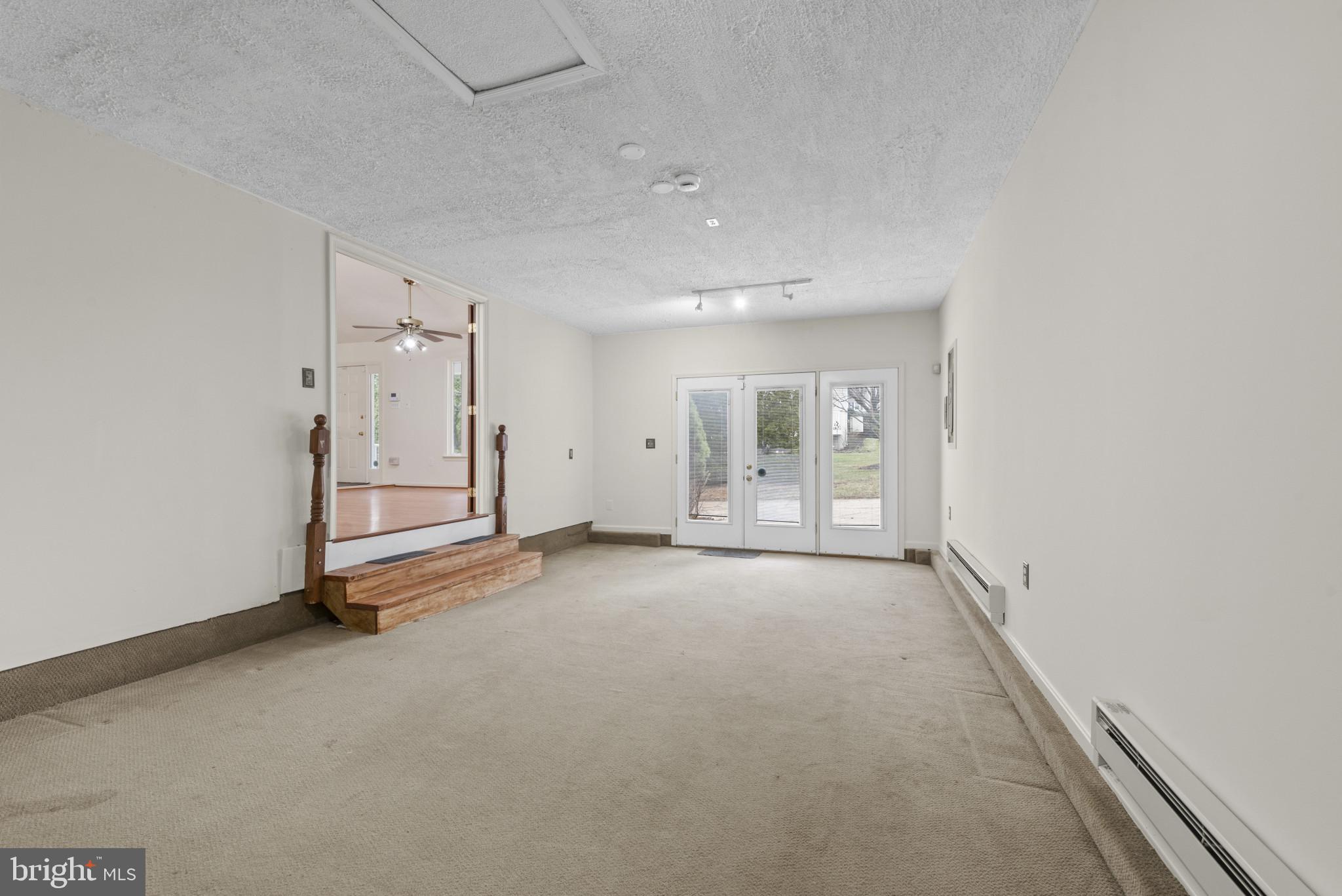 WHISPERING MEADOWS - Residential