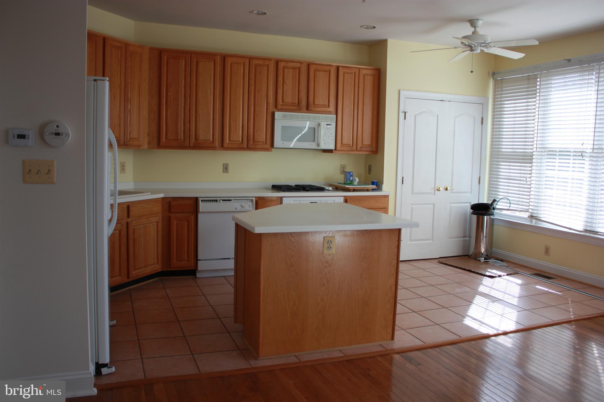 TOWER OAKS - Residential Lease