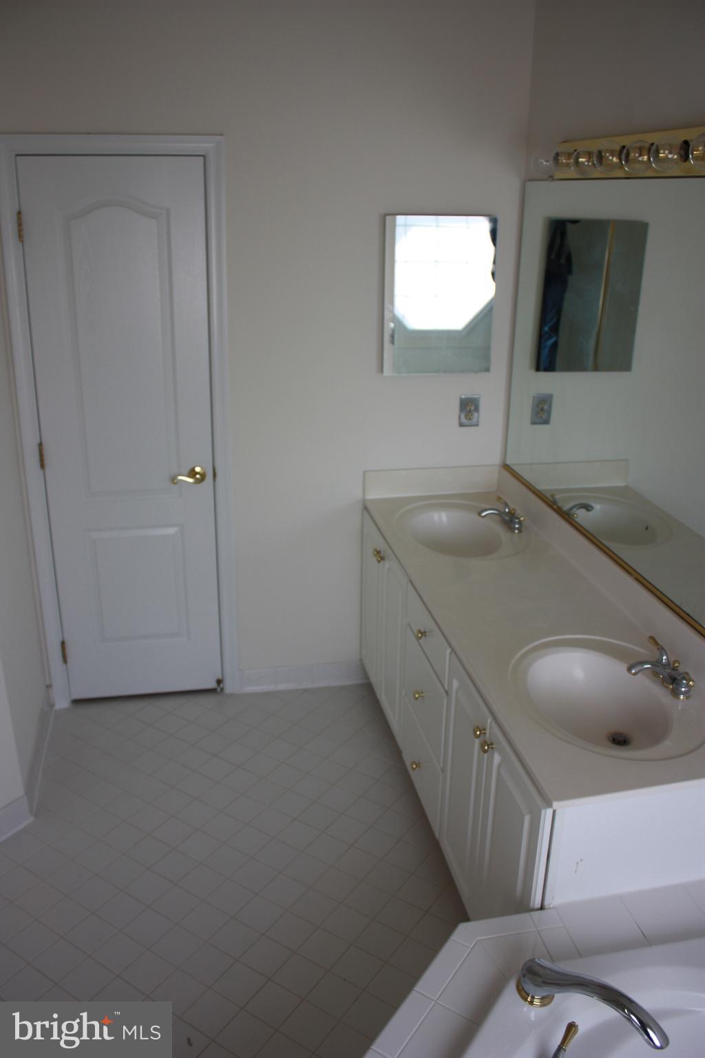 TOWER OAKS - Residential Lease