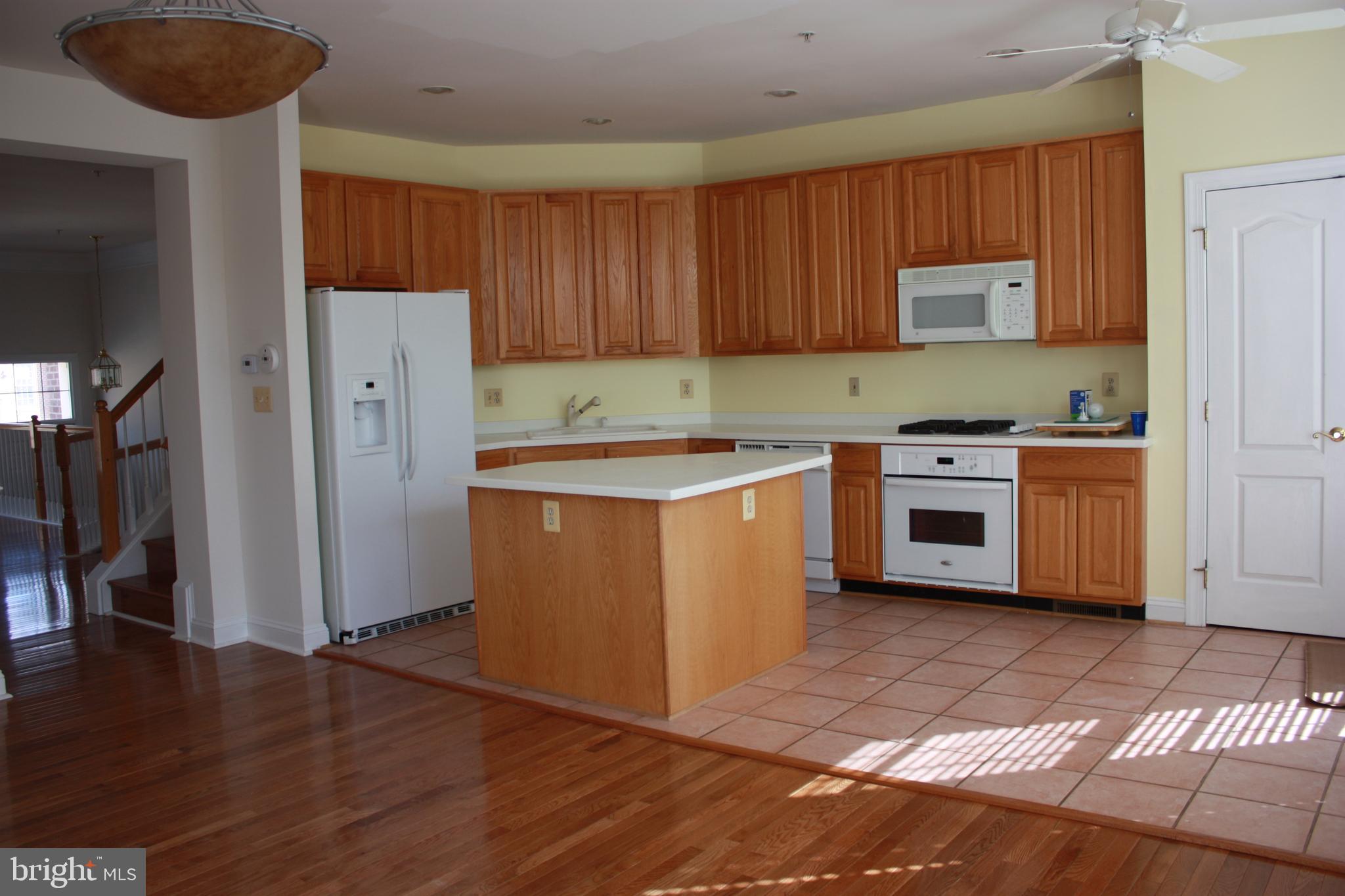 TOWER OAKS - Residential Lease