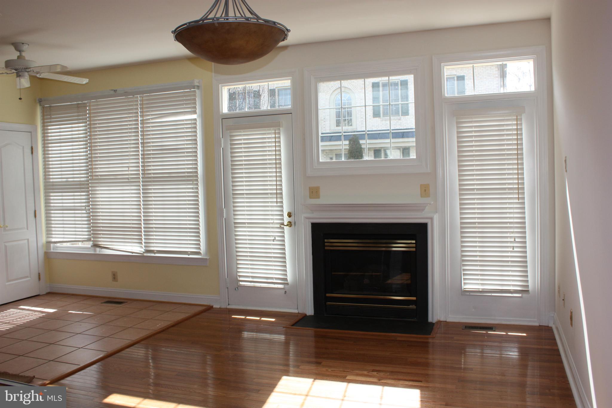 TOWER OAKS - Residential Lease