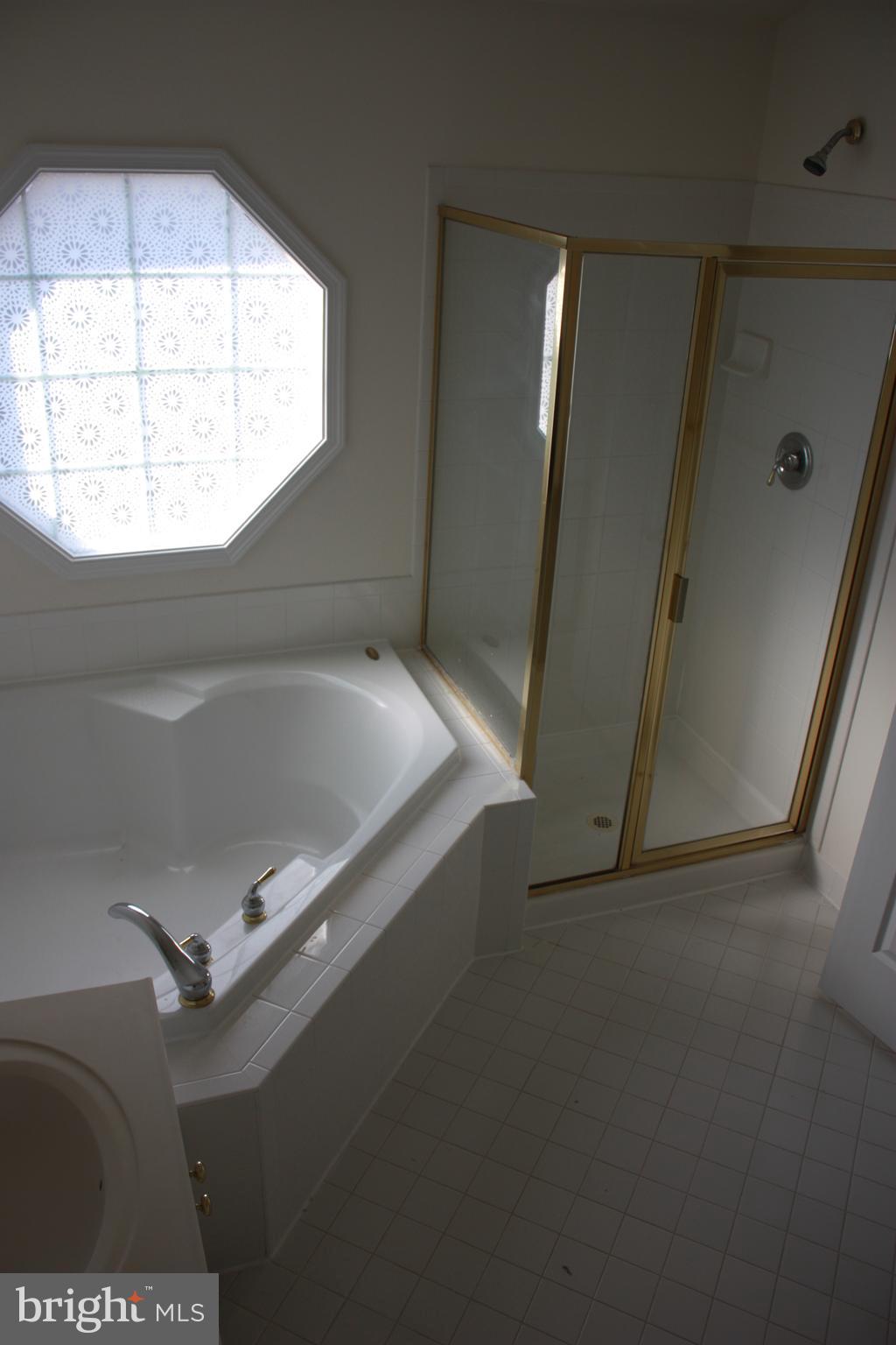 TOWER OAKS - Residential Lease