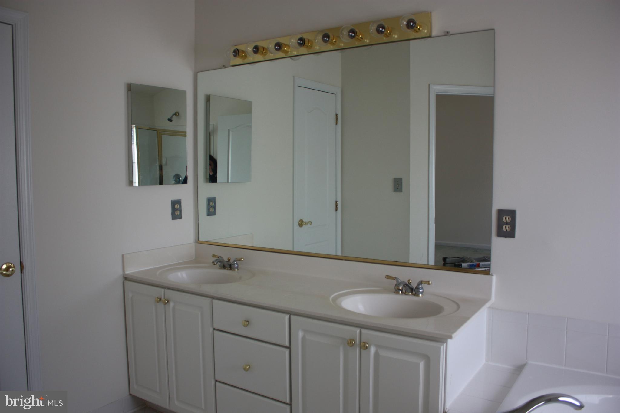 TOWER OAKS - Residential Lease