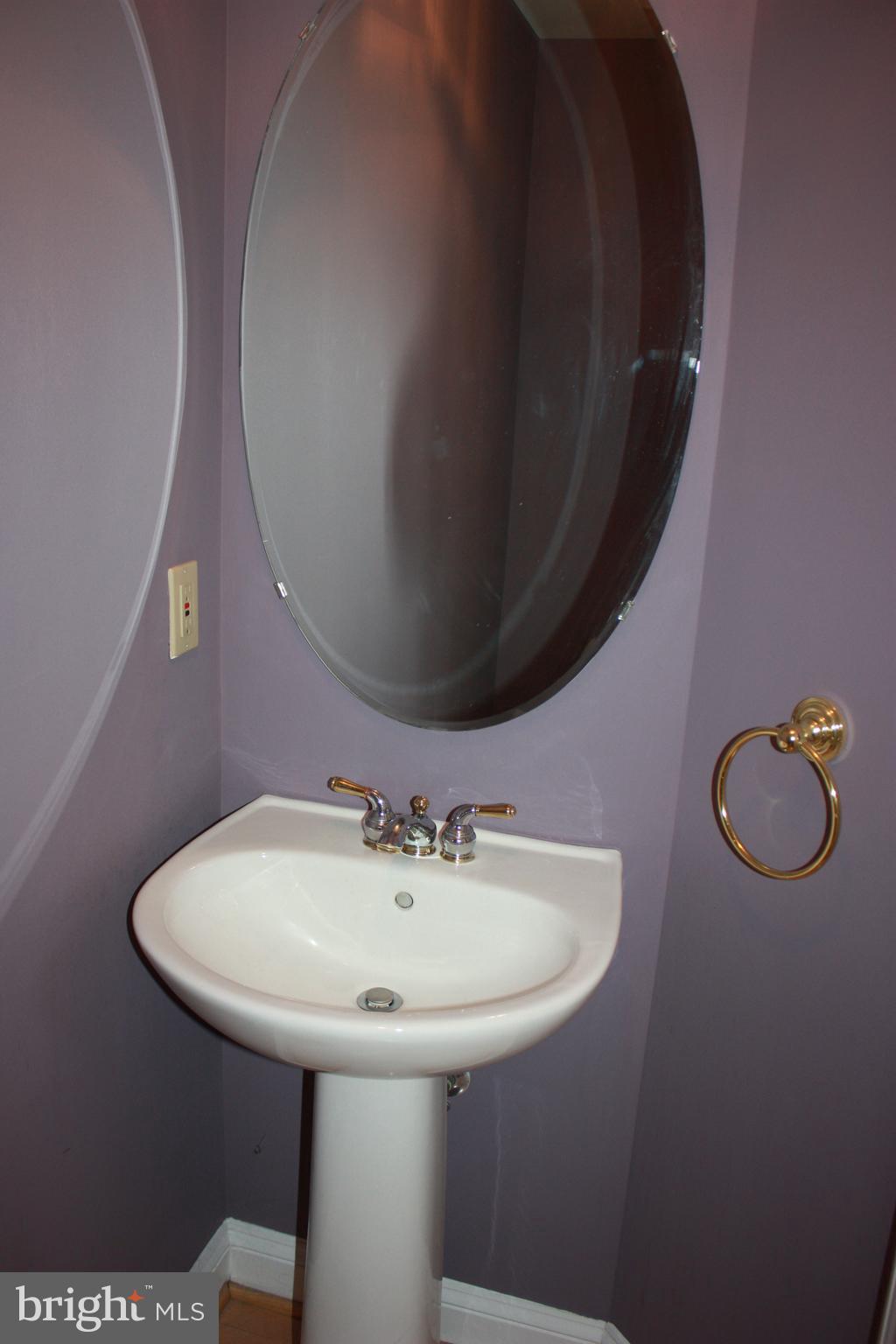 TOWER OAKS - Residential Lease