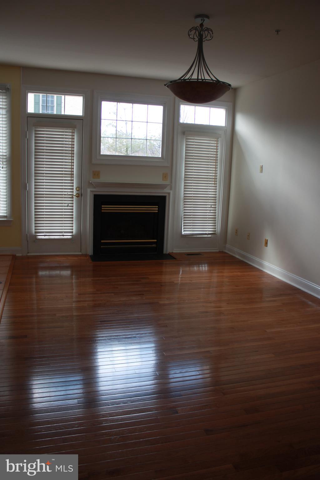 TOWER OAKS - Residential Lease