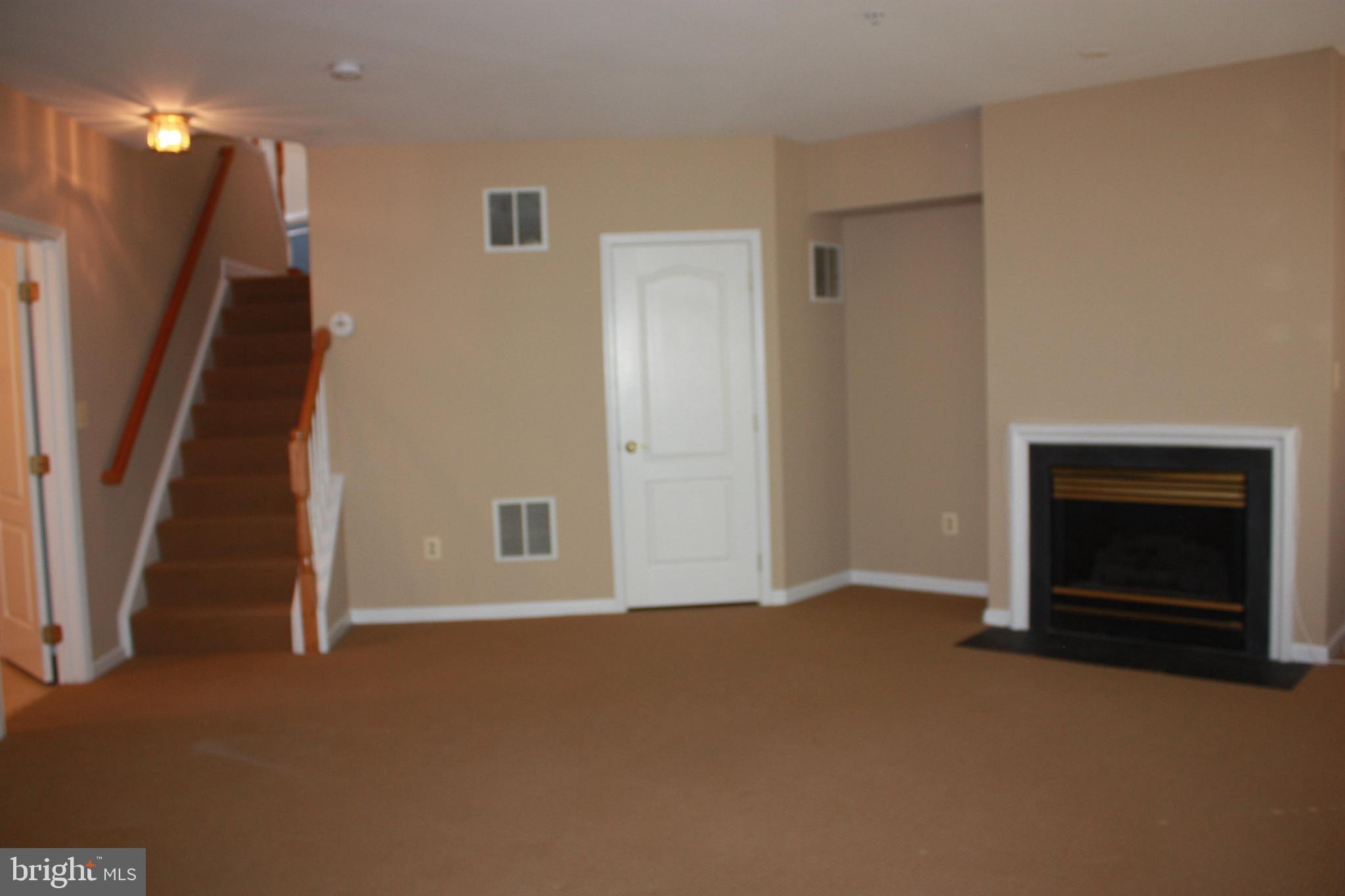 TOWER OAKS - Residential Lease