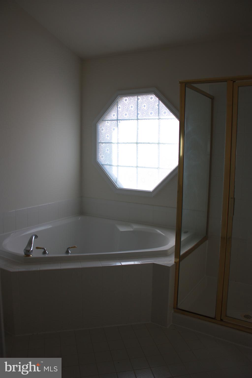 TOWER OAKS - Residential Lease