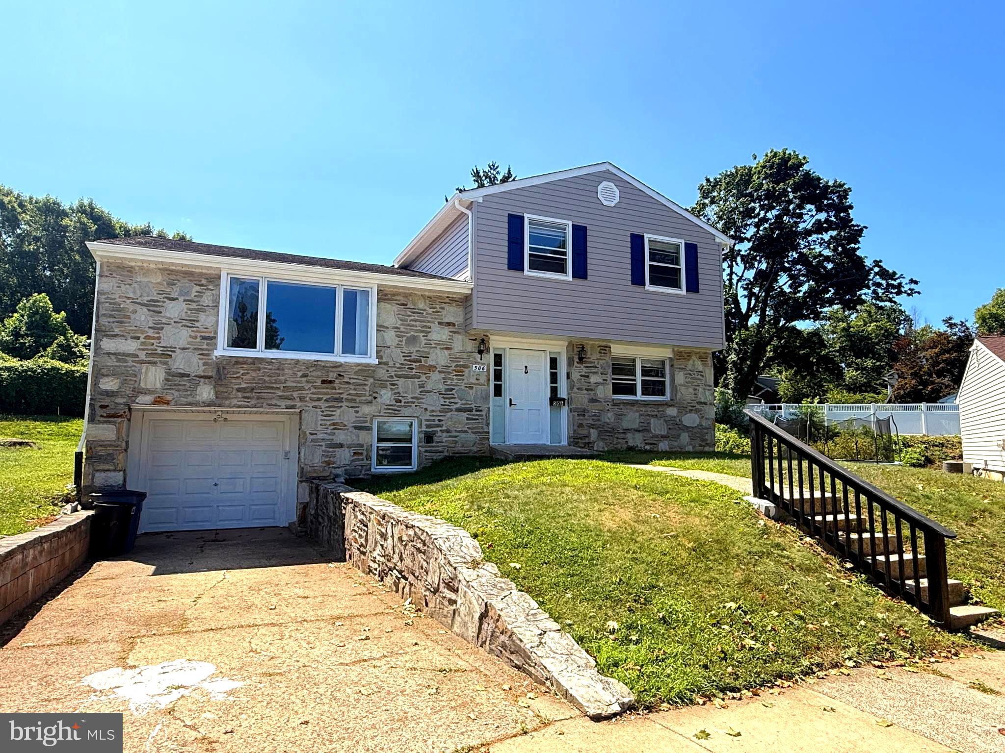 506 PINEWOOD ROAD