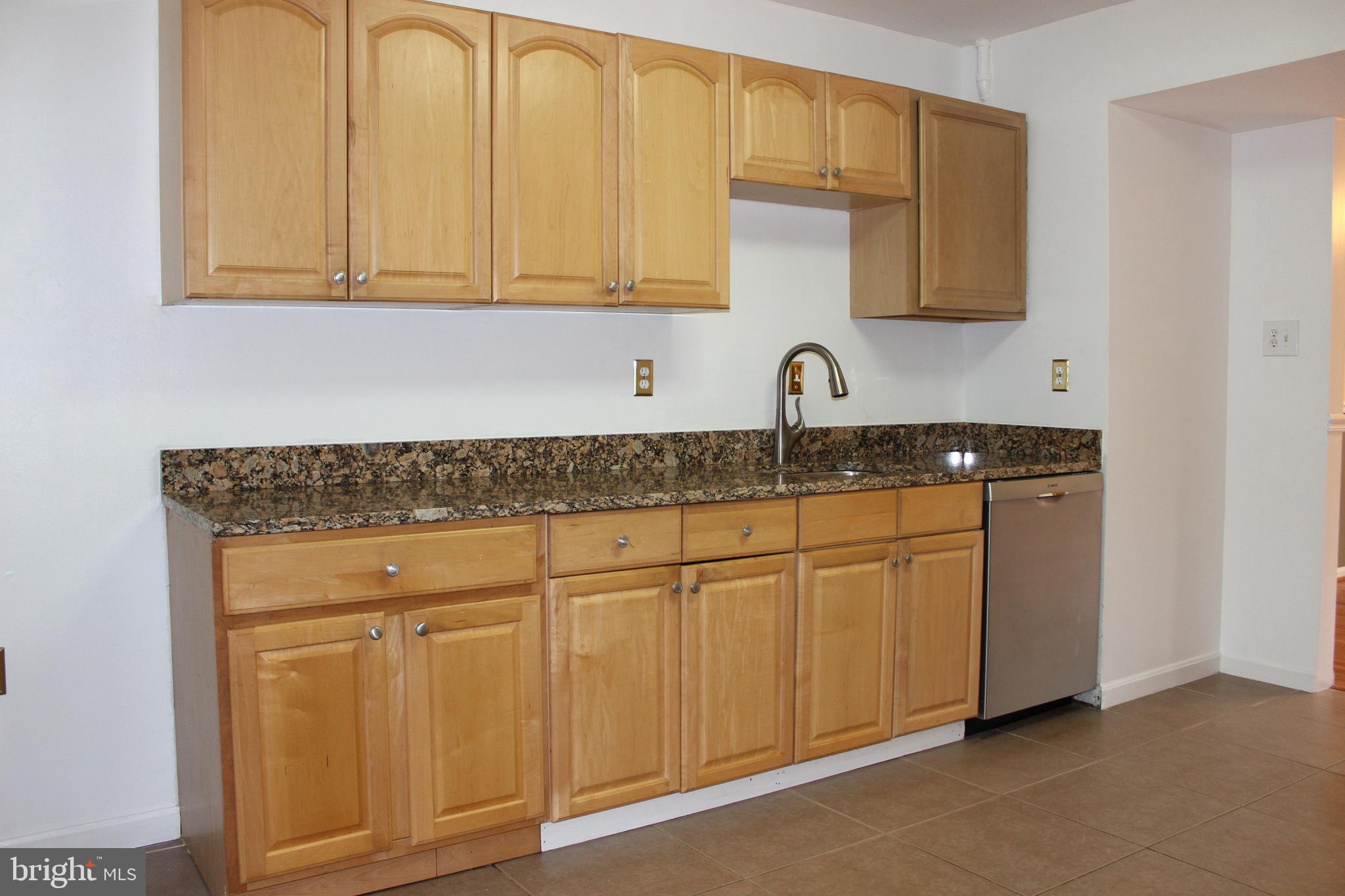 HERITAGE SQUARE - Residential Lease