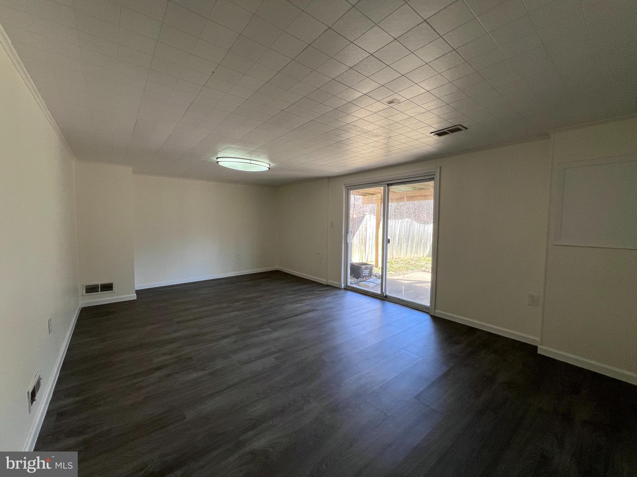 HERITAGE SQUARE - Residential Lease