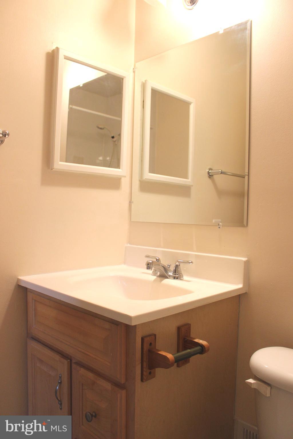 HERITAGE SQUARE - Residential Lease