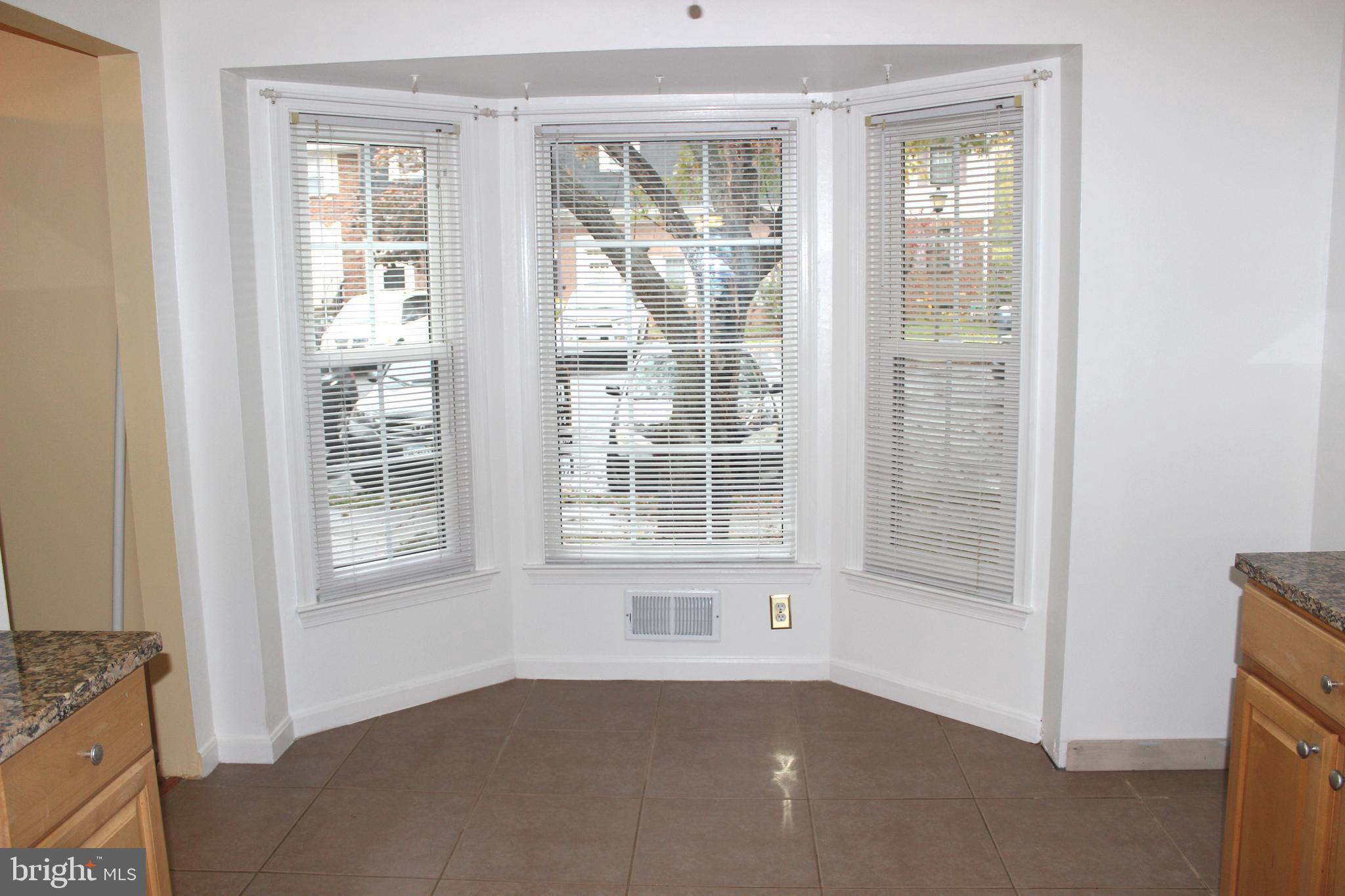 HERITAGE SQUARE - Residential Lease