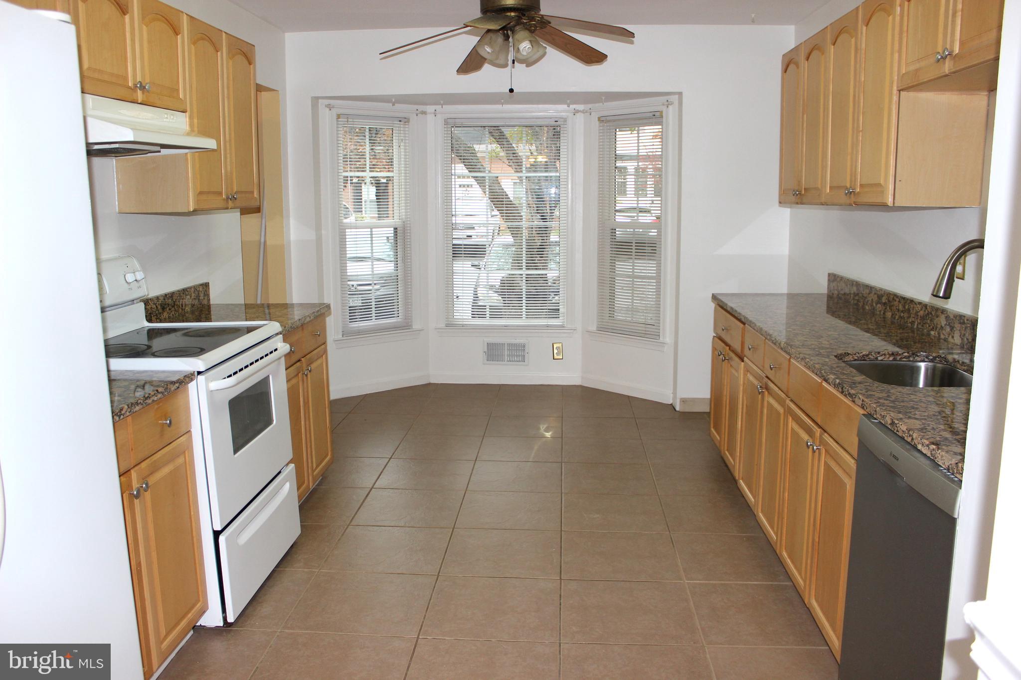 HERITAGE SQUARE - Residential Lease