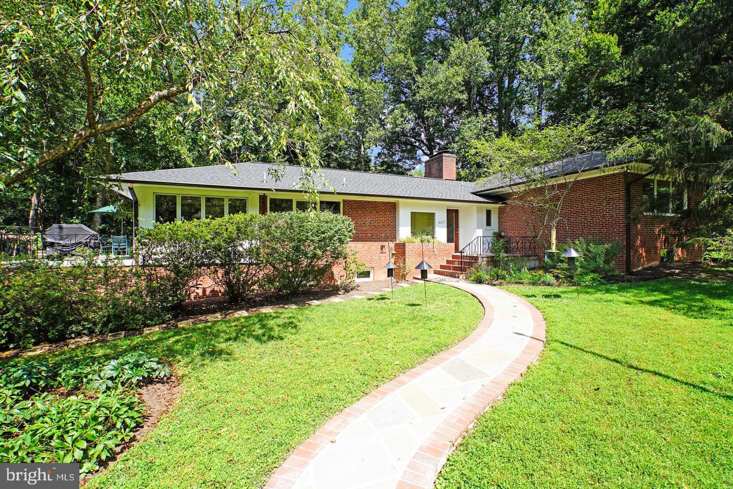 9233 FARNSWORTH DRIVE