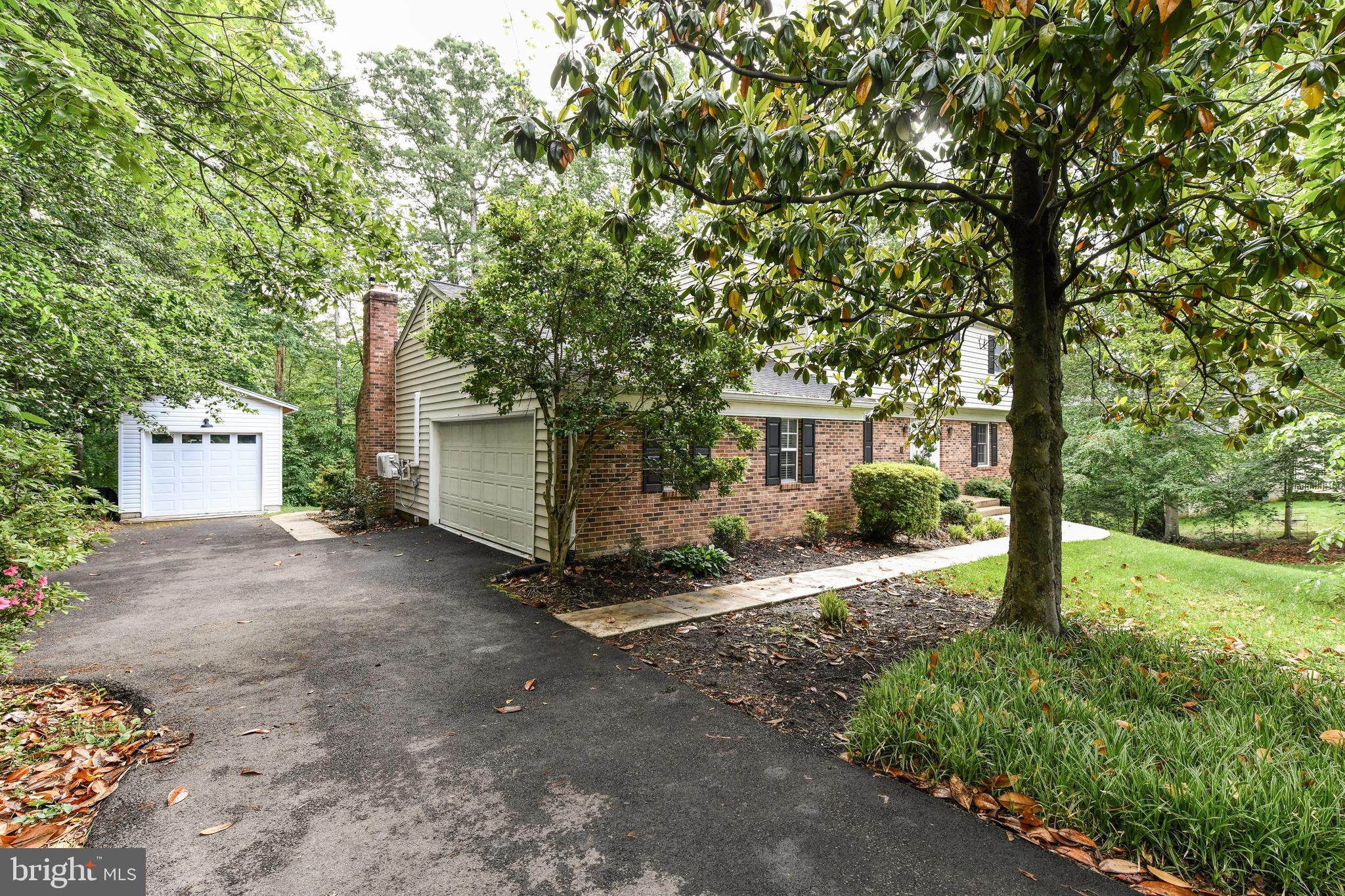 LAURELWOOD - Residential Lease