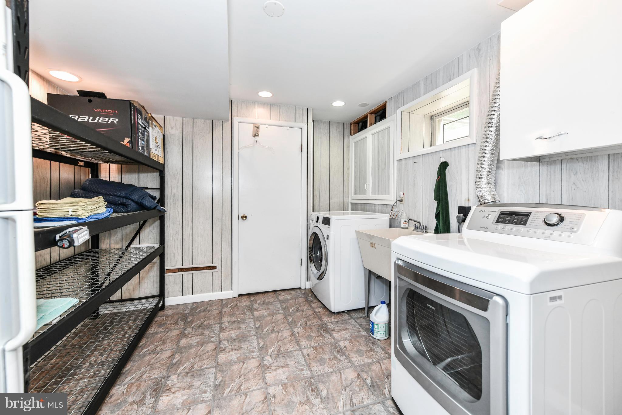 LAURELWOOD - Residential Lease