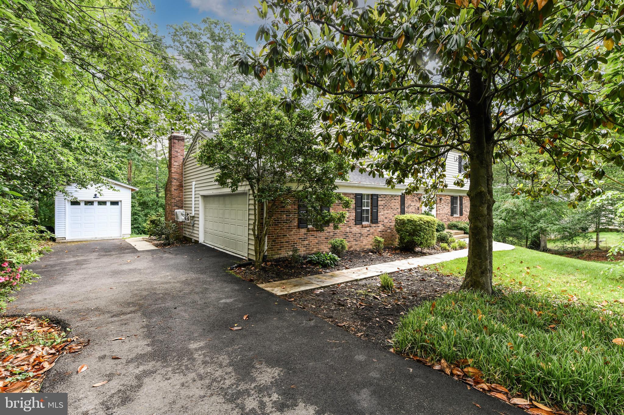 LAURELWOOD - Residential Lease