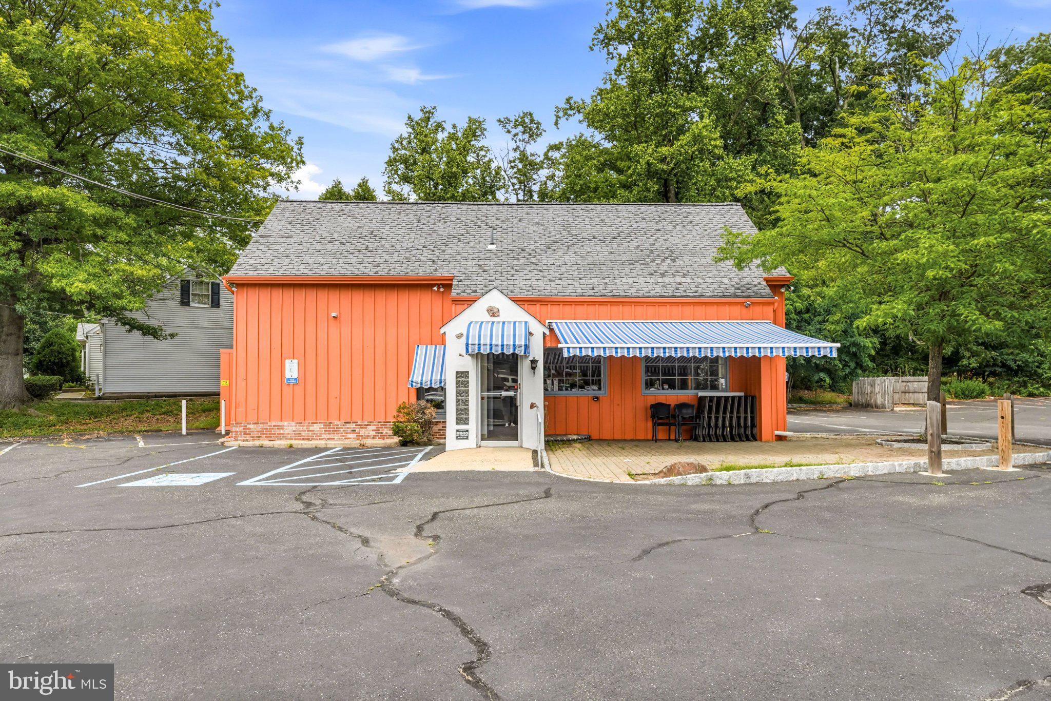 924 N BETHLEHEM PIKE