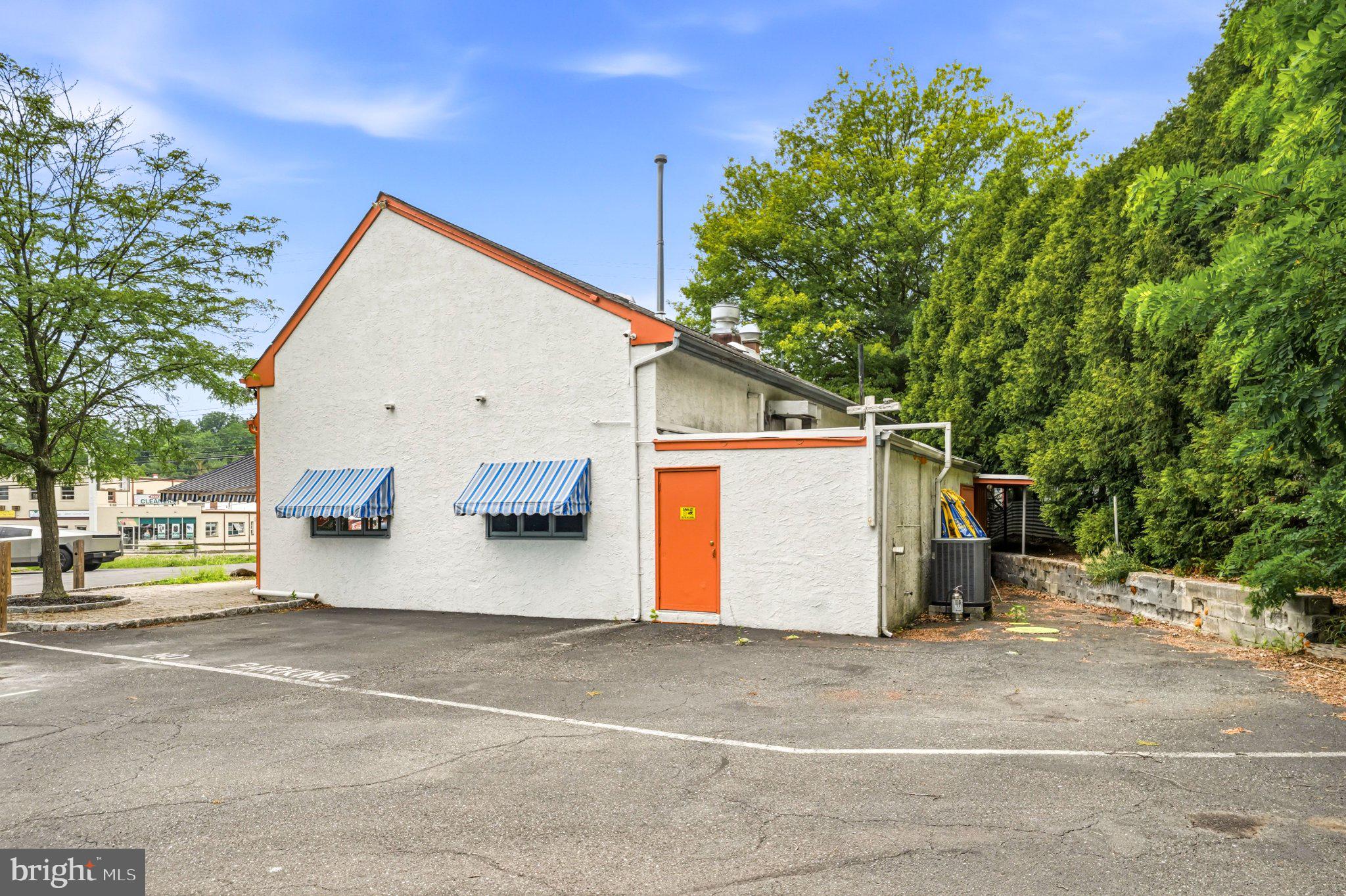 924 N BETHLEHEM PIKE
