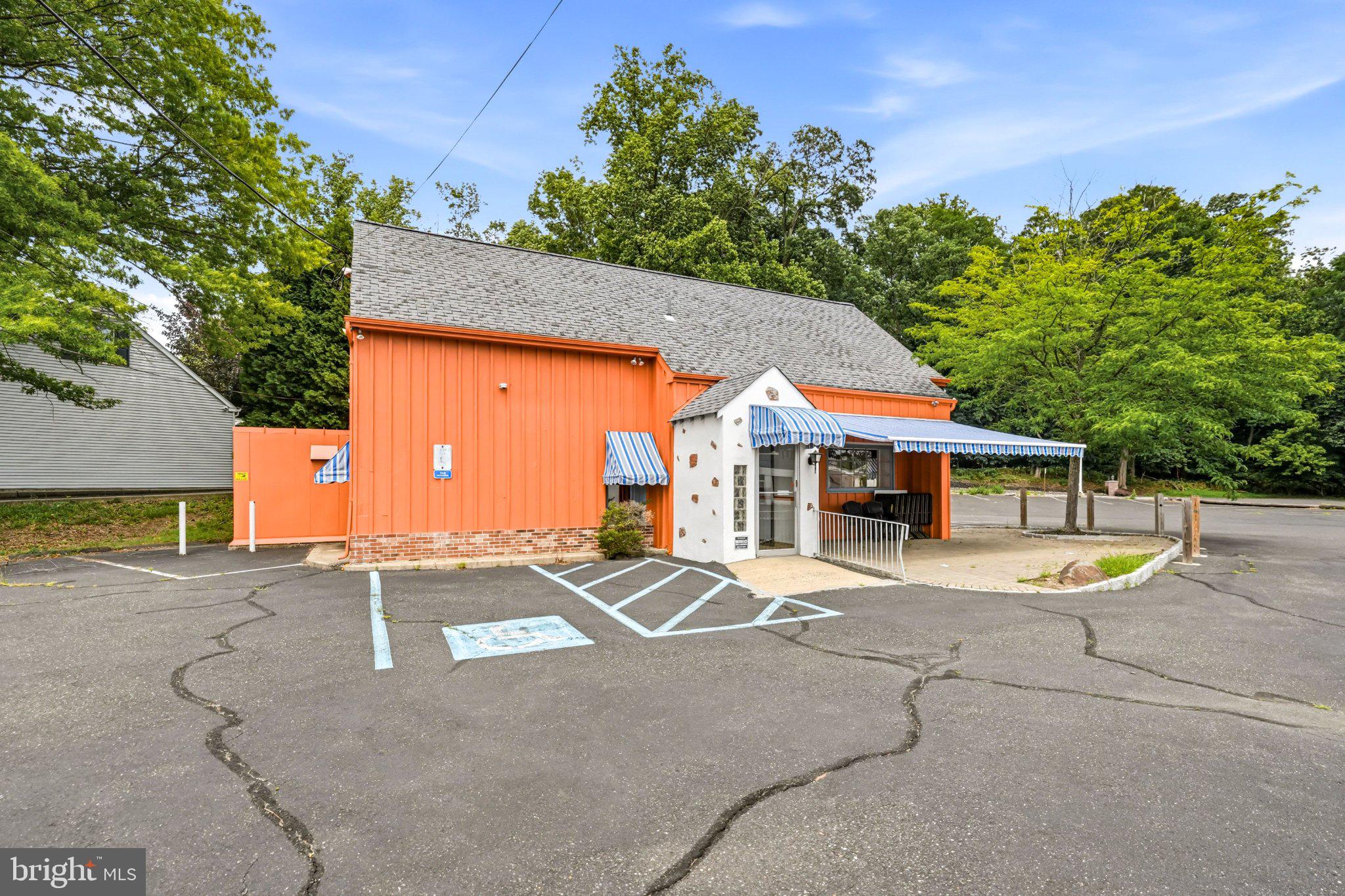 924 N BETHLEHEM PIKE