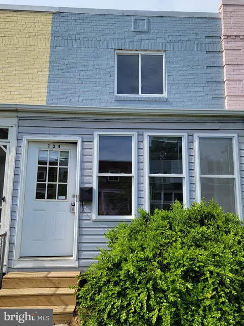 134 Lynhaven Drive, Alexandria, VA MLS: VAAX2042598