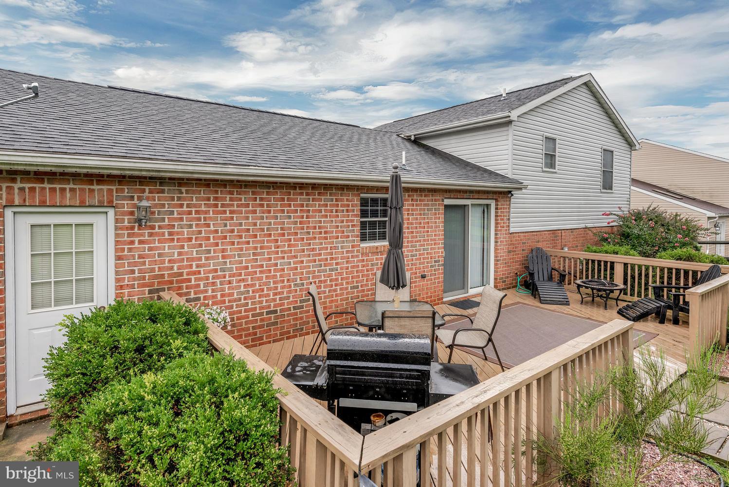 WHISPERING HILLS - Residential