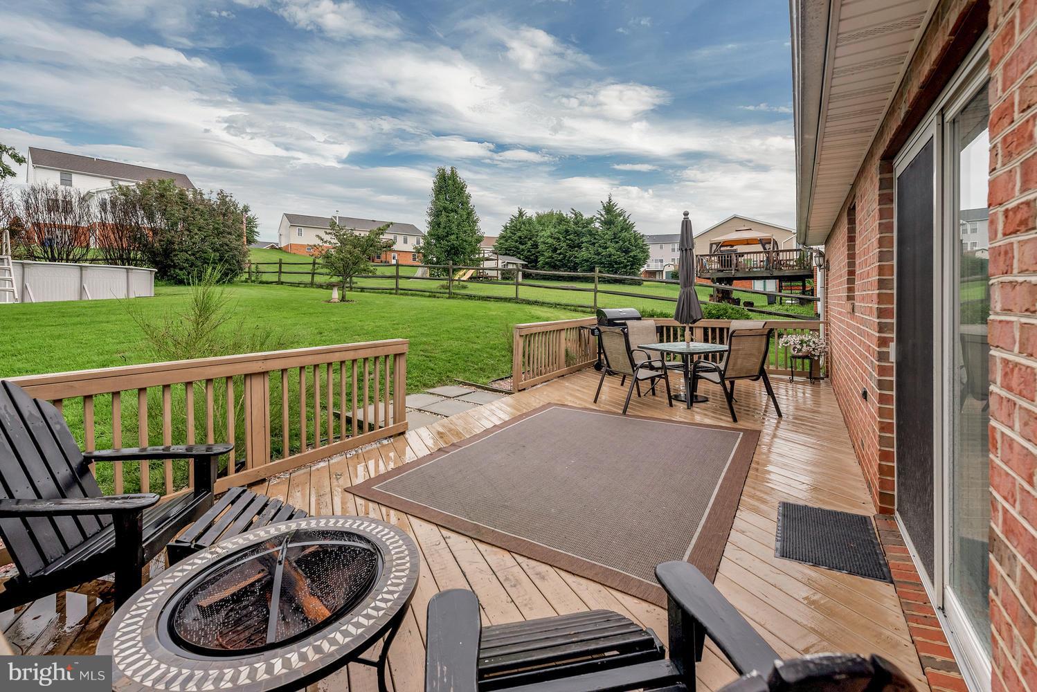 WHISPERING HILLS - Residential