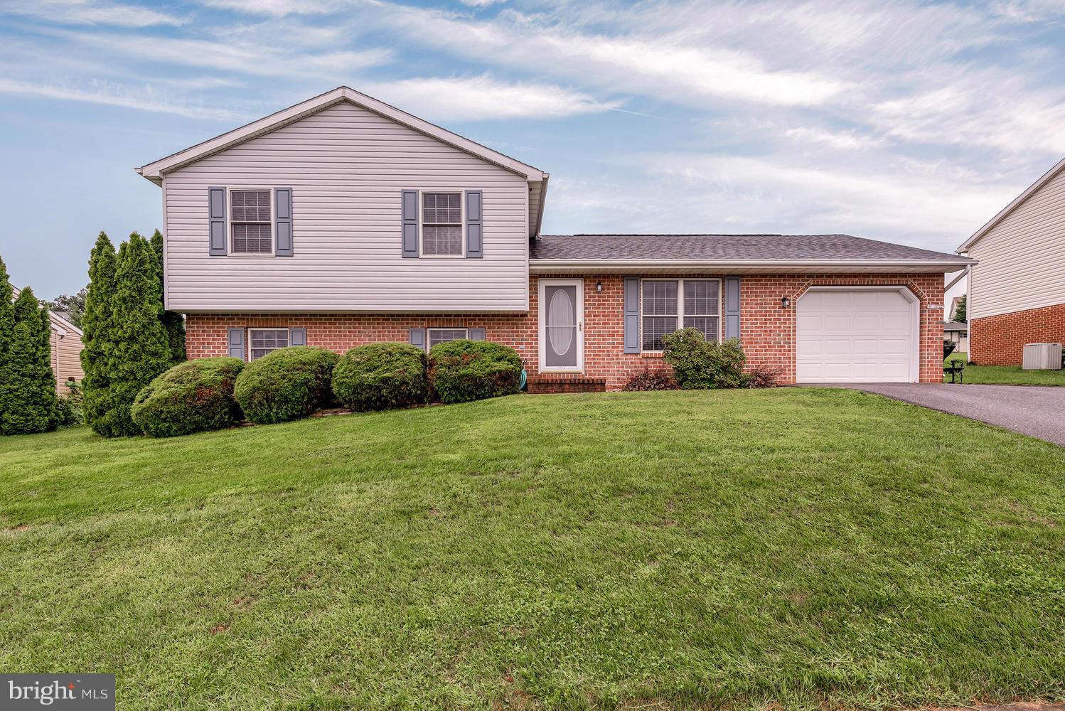 WHISPERING HILLS - Residential