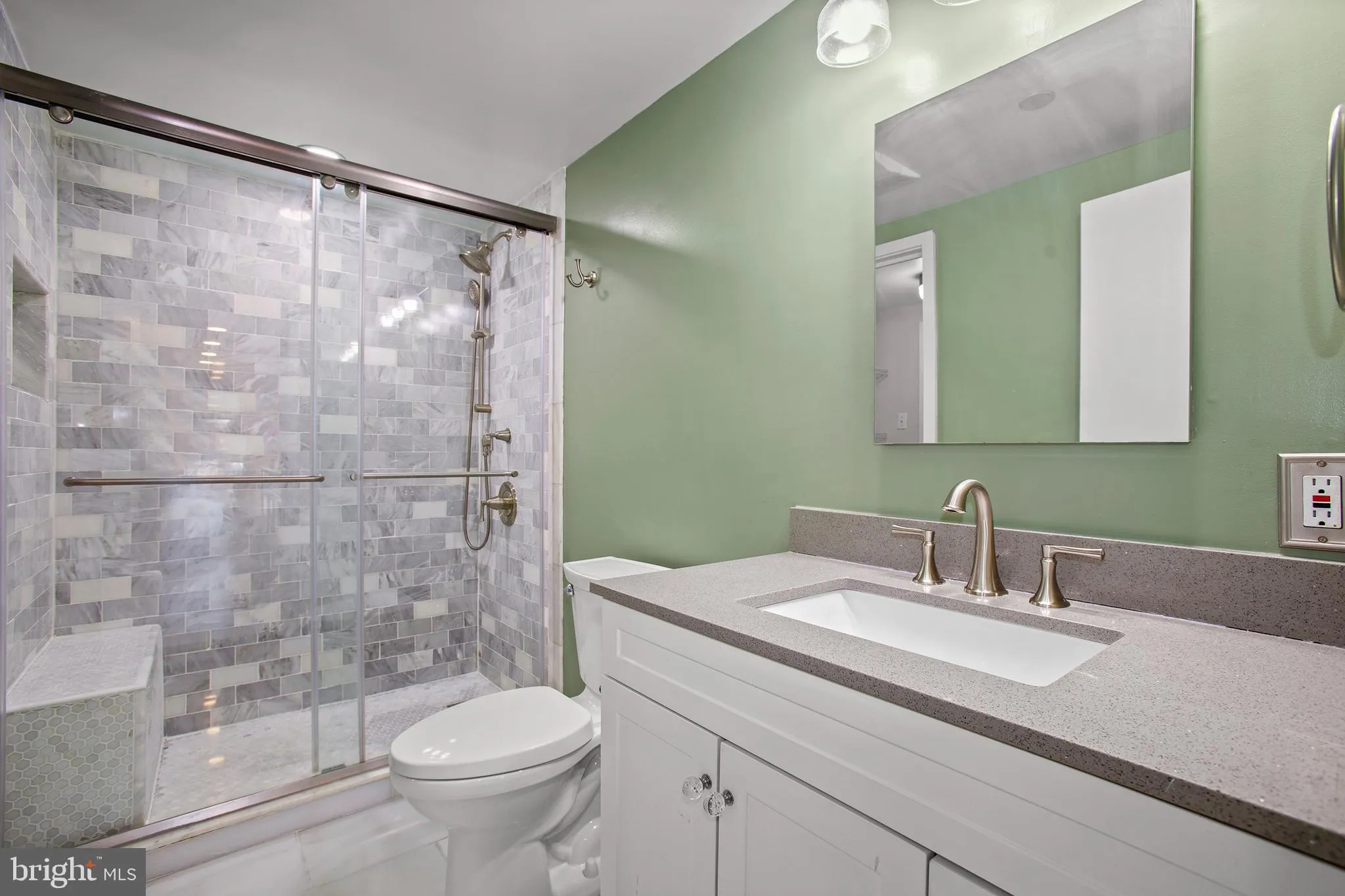 Arlington, Virginia 22209, United States, 1 Bedroom Bedrooms, ,1 BathroomBathrooms,Residential,Contingent,77741