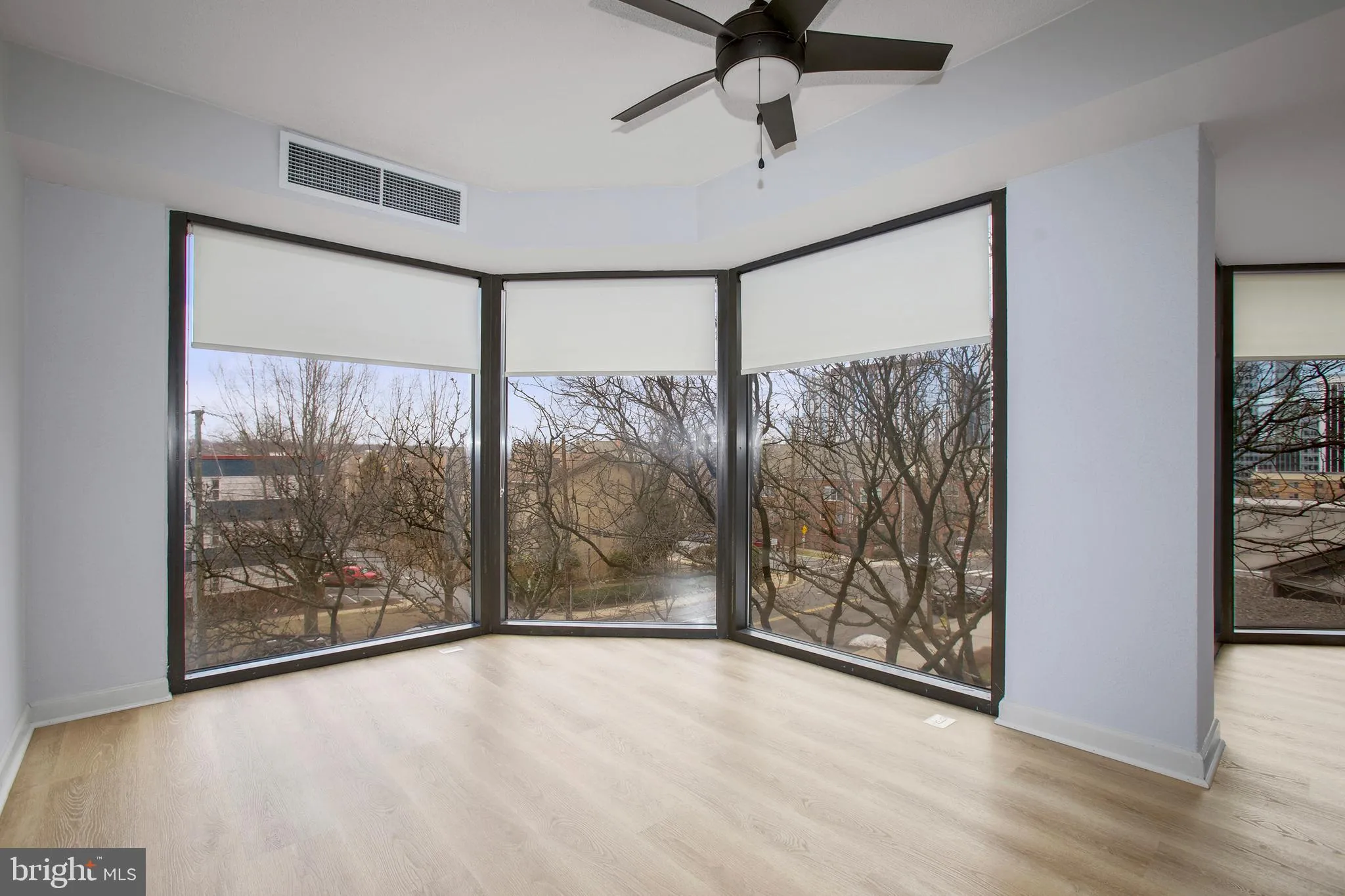 Arlington, Virginia 22209, United States, 1 Bedroom Bedrooms, ,1 BathroomBathrooms,Residential,Contingent,77741