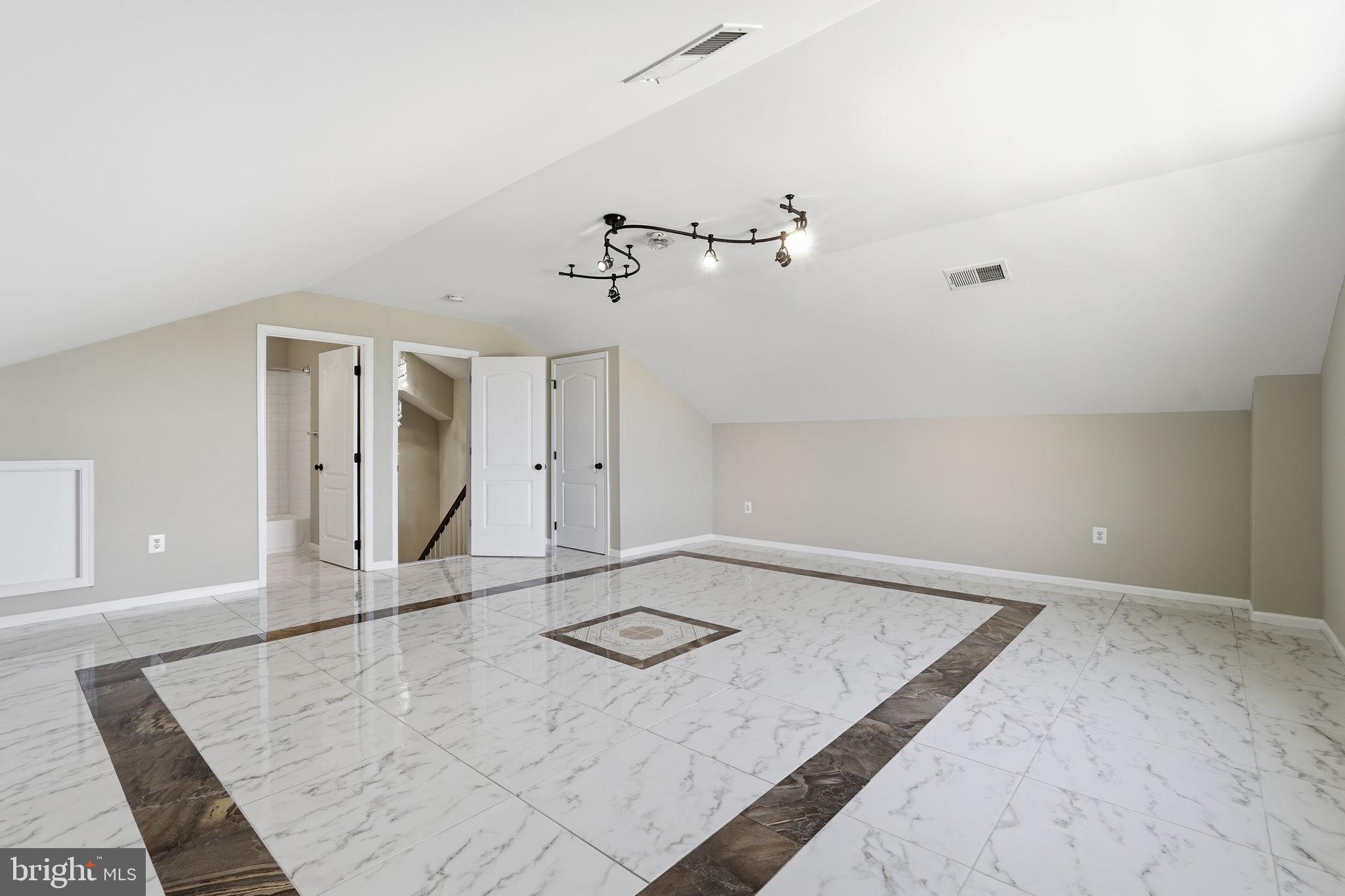 LOUDOUN VALLEY ESTATES 2 - Residential