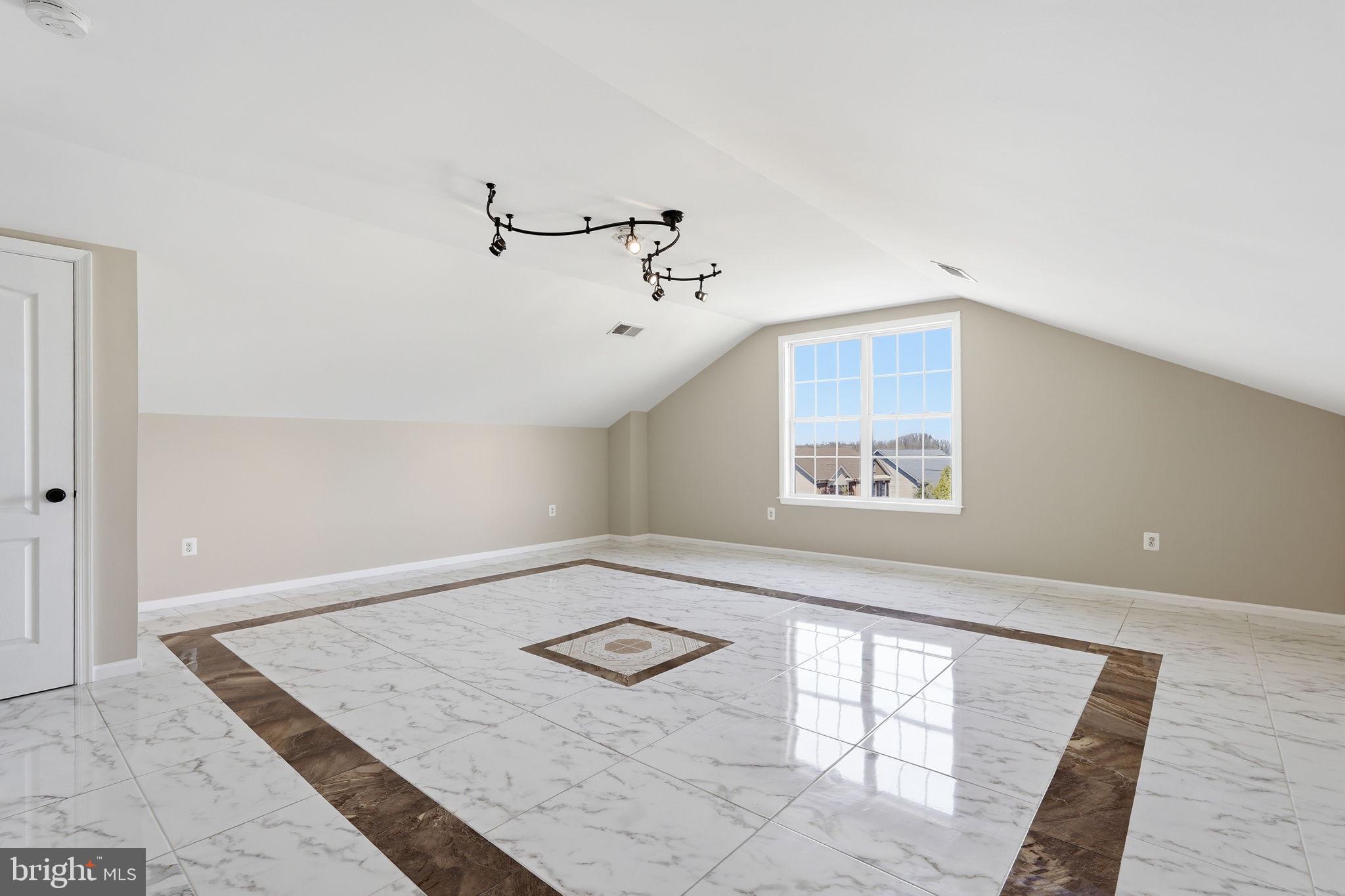 LOUDOUN VALLEY ESTATES 2 - Residential