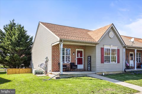 Photo of 64 N Gala, LITTLESTOWN, PA 17340 (MLS # PAAD2022838)