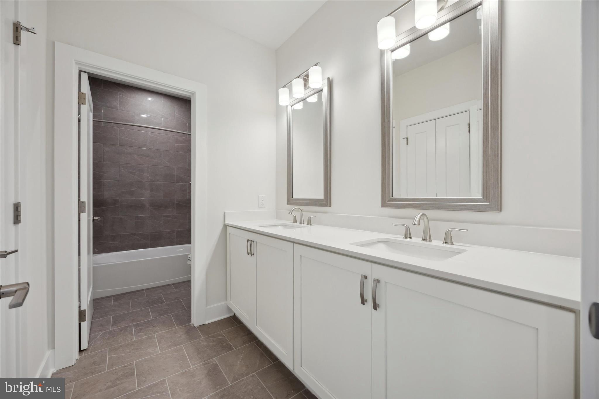 BARCLAY HILL - Residential