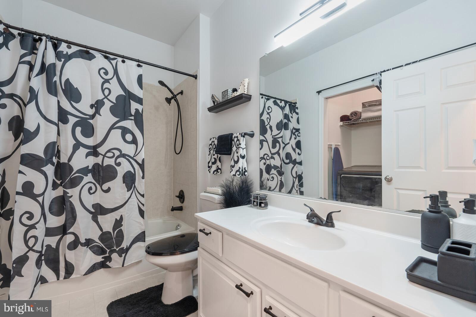 RIVERWATCH IND HEAD - Residential Lease