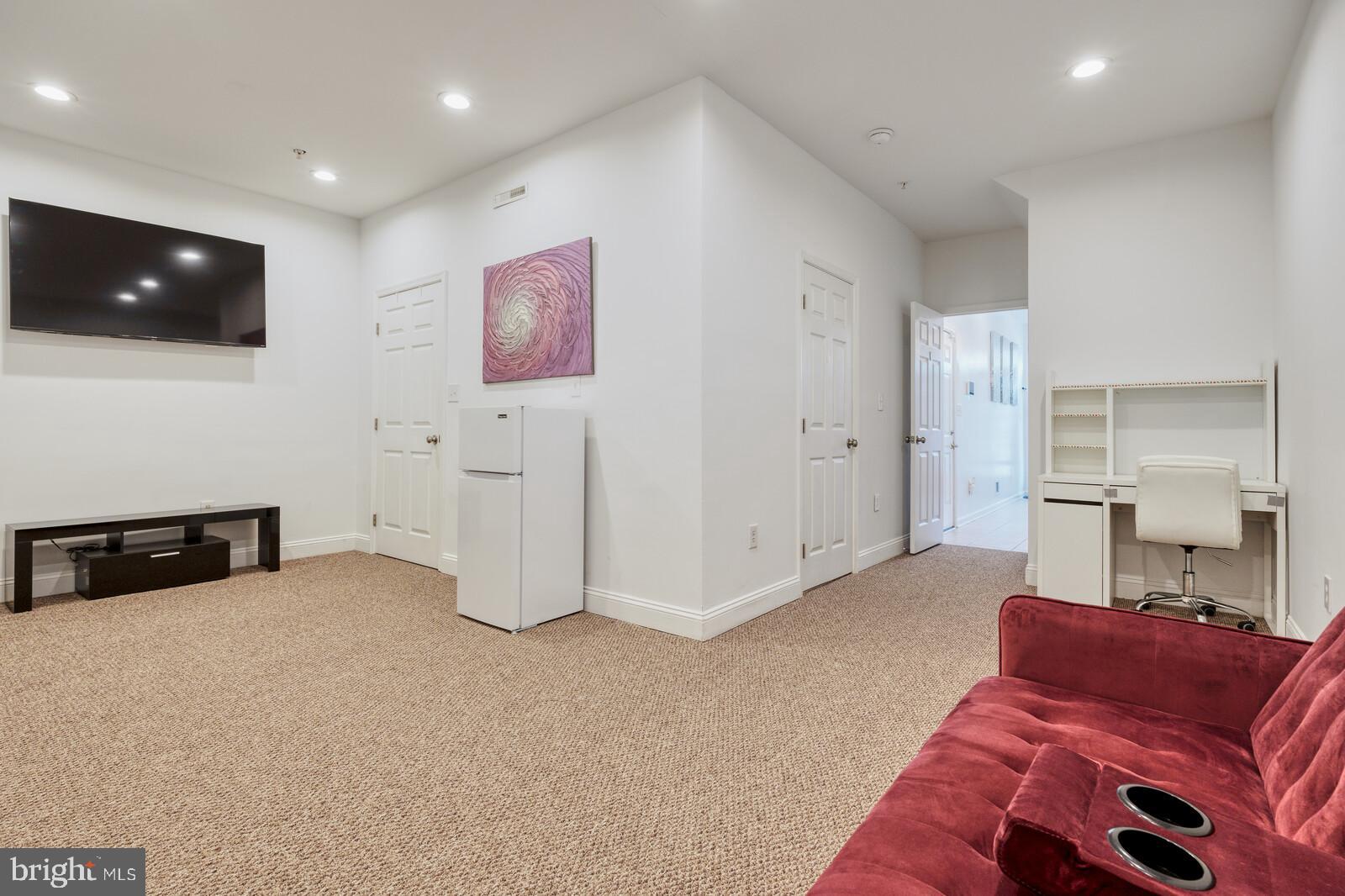 RIVERWATCH IND HEAD - Residential Lease